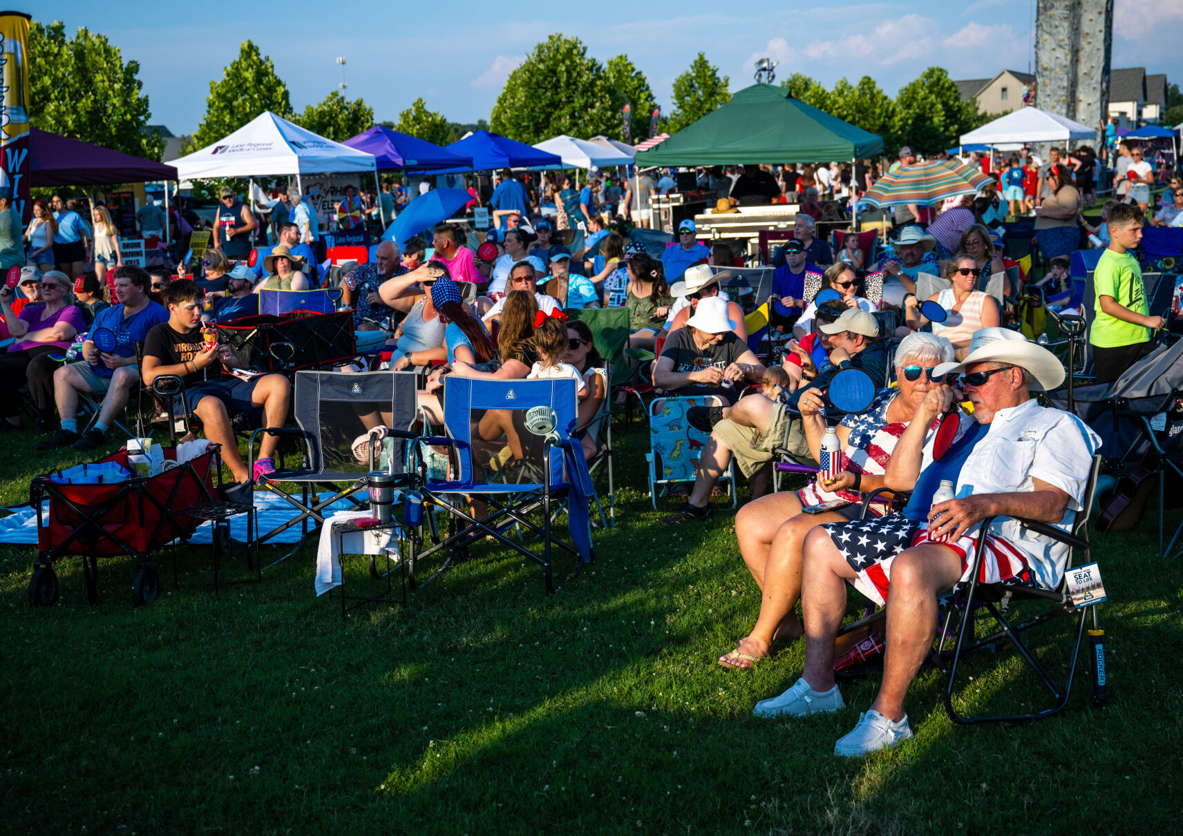 BR.redwhiteandboom.adv_2525 MJ.JPG